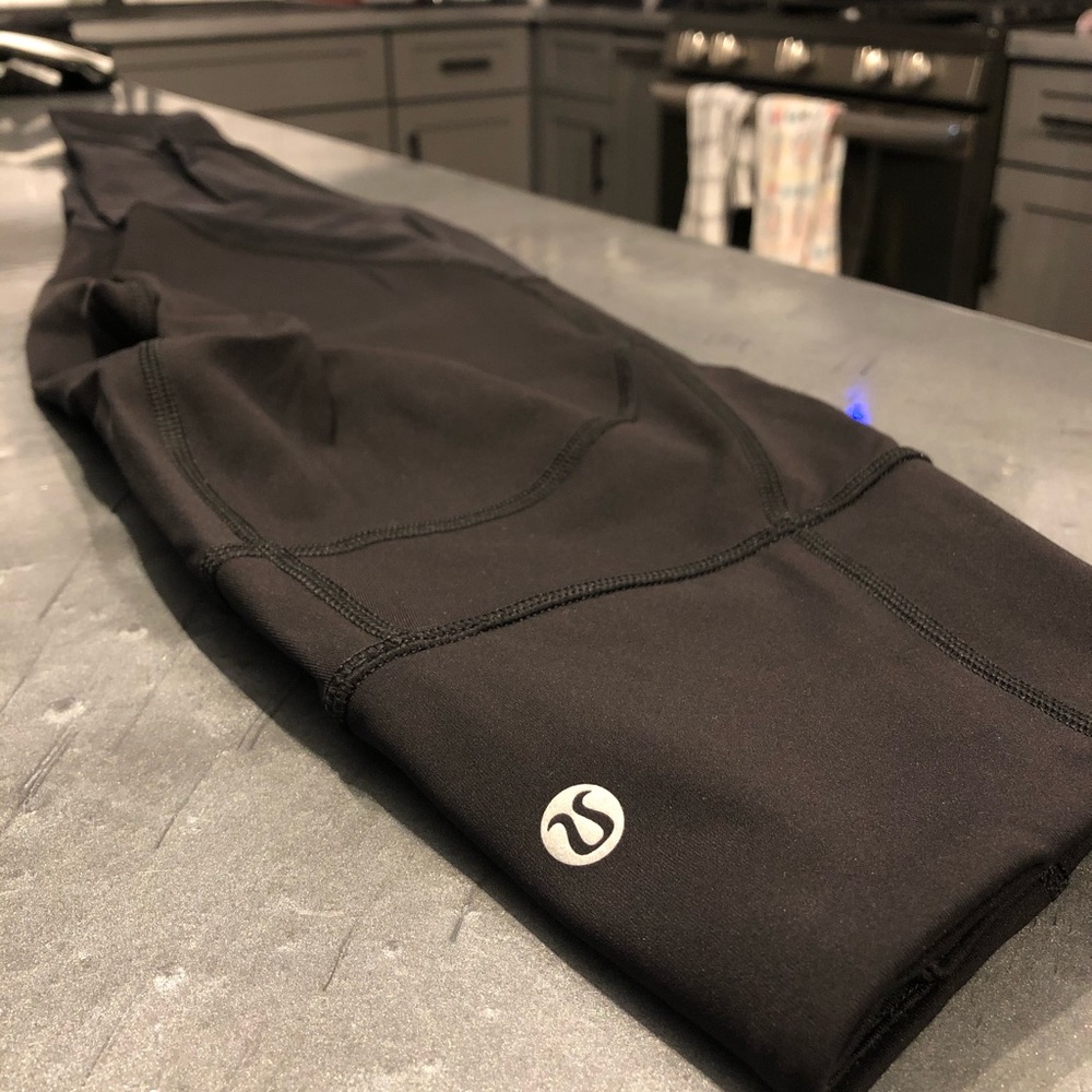 Reaaaaallly cute mesh panels Black Lululemon Pants